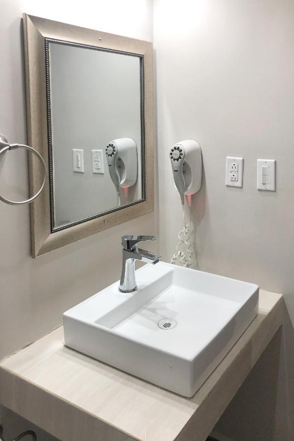 Capital O Palms Hotel, Acuna Ciudad Acuña المظهر الخارجي الصورة